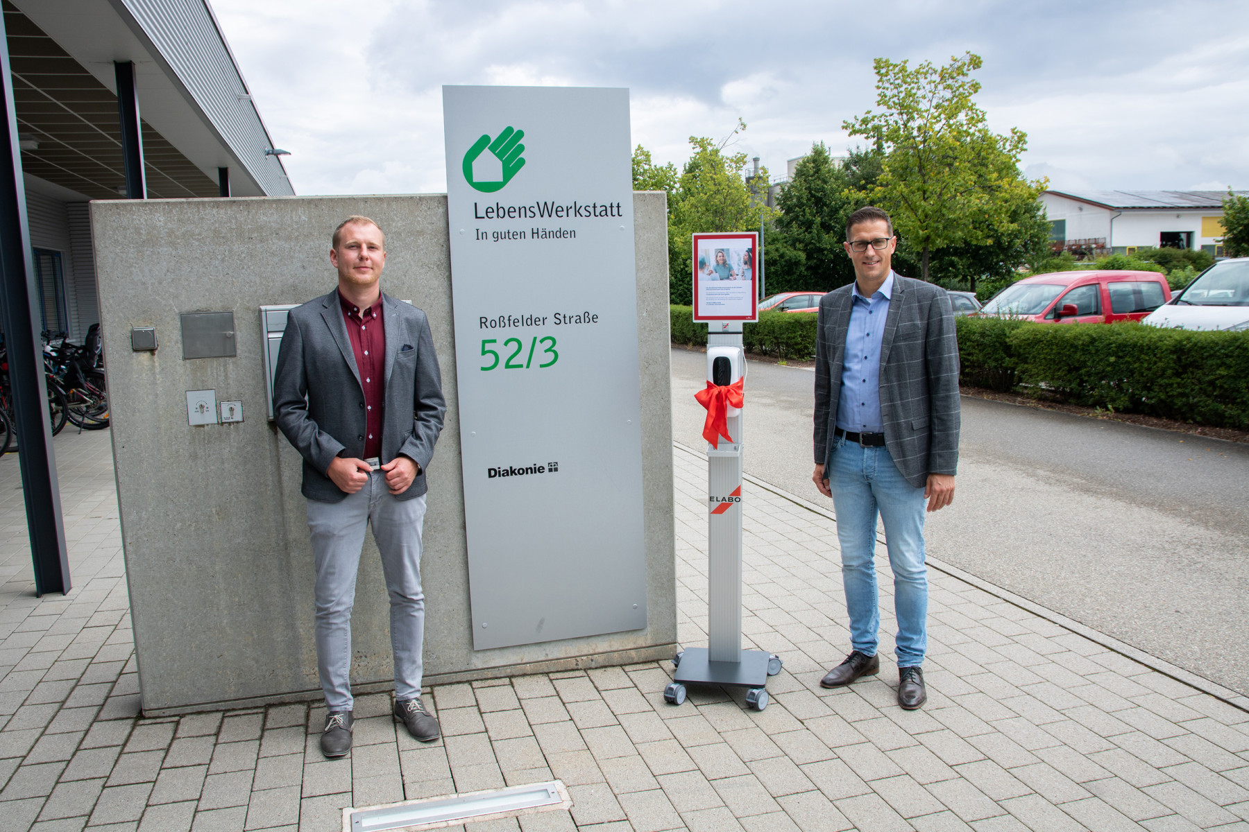 Hygienesäule der ELABO GmbH als Dank für vertrauensvolle Zusammenarbeit