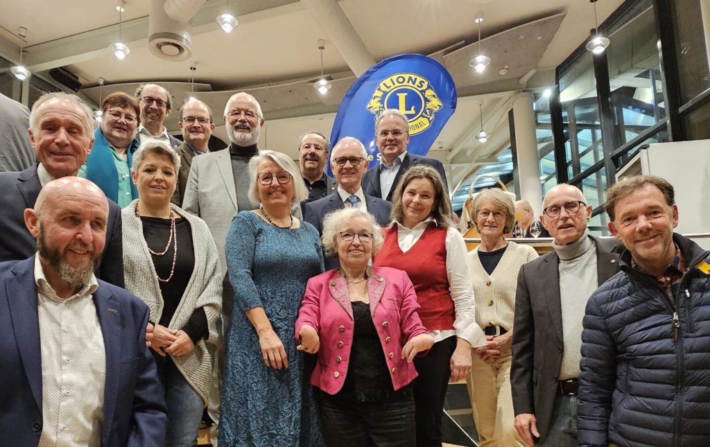 Spendenübergabe beim Benefizkonzert der Lions zabergäu