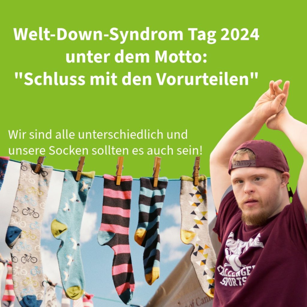 Bunte Socken an Wäscheleine, Mann hebt Arme. Welt-Down-Syndrom-Tag 2024, Slogan: Schluss mit den Vorurteilen.