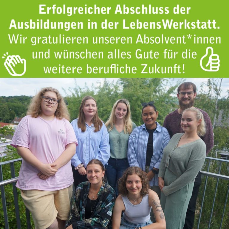 bild zeigt eine gruppe junger menschen