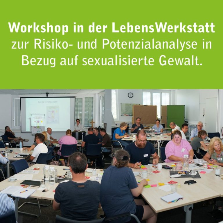 menschen nehmen an einem workshop teil