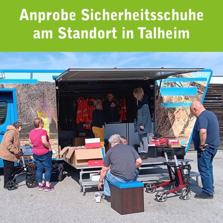 menschen probieren schuhe an und sitzen oder stehen vor einem verkaufsmobil