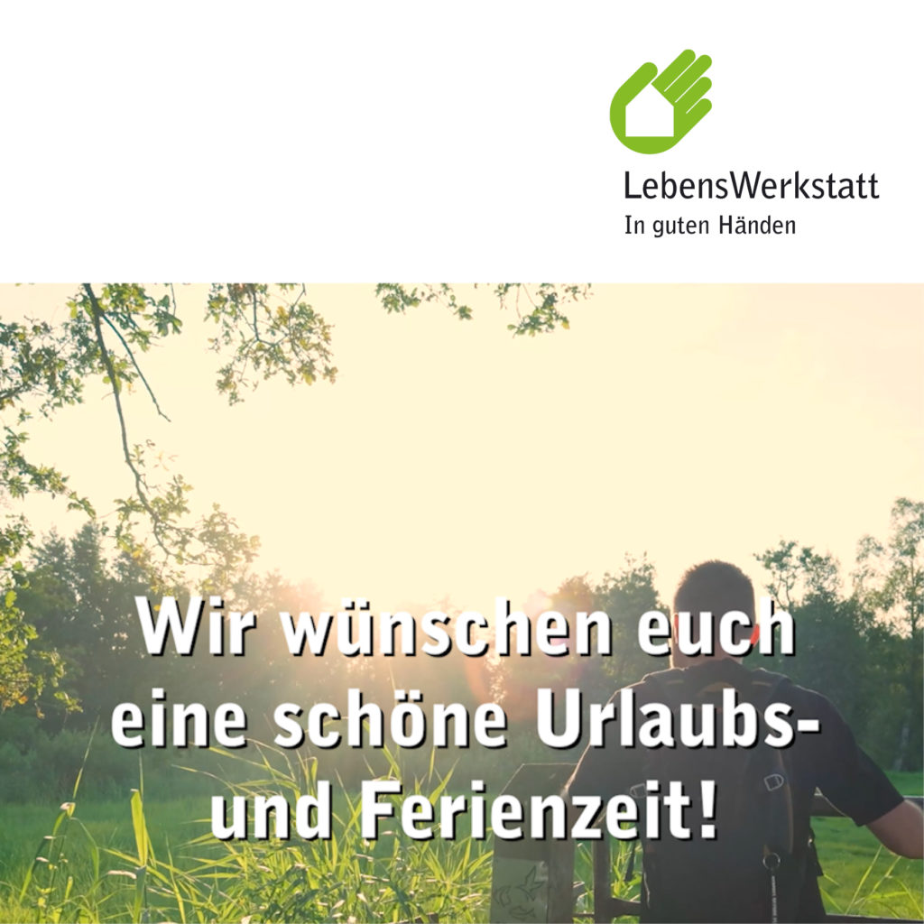 Mann steht in der Natur, schaut in die Ferne und wünscht schöne Urlaubs- und Ferienzeit.