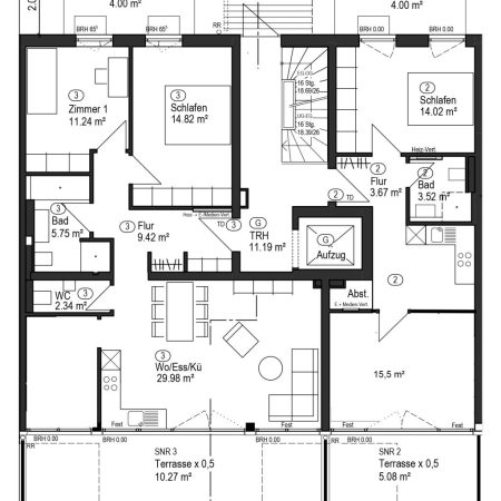 Hausgrundriss mit Zimmern, Bad und Essbereich, eine Terrasse und Aufzug im Plan eingezeichnet.